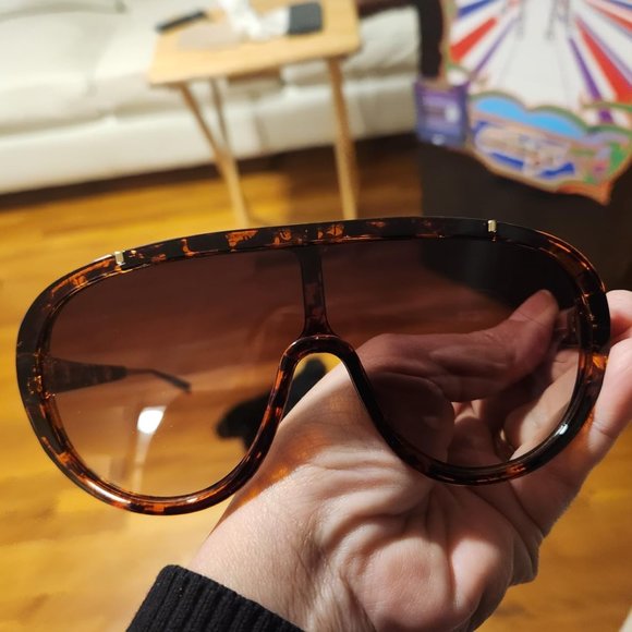 Oversized one piece frame sunglasses - Picture 6 of 9